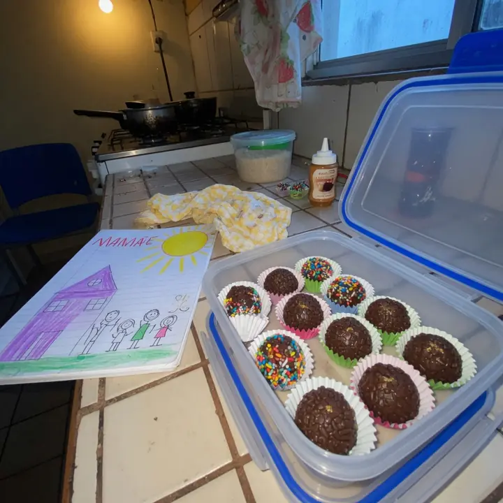 Brigadeiros enrolados num potinho